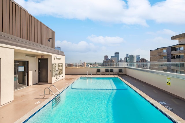 400 Groveland Ave Unit 1512, Minneapolis, MN 55403 - community pool with a skyline view and a patio