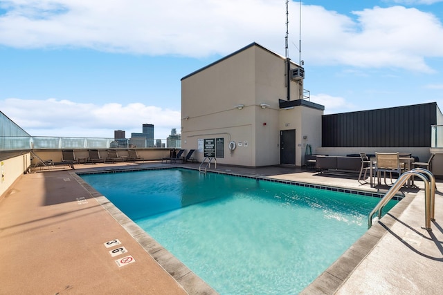 400 Groveland Ave Unit 1512, Minneapolis, MN 55403 - community pool with a patio area