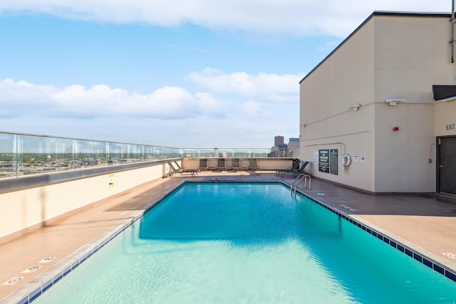 400 Groveland Ave Unit 1512, Minneapolis, MN 55403 - community pool with a patio