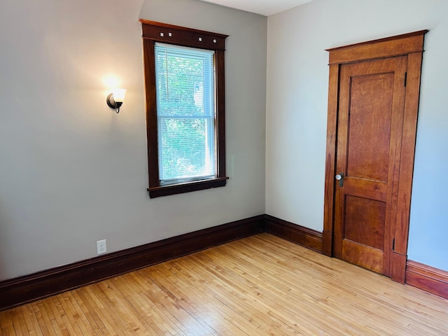 138 George St W, Saint Paul, MN 55107 - unfurnished room with light wood-style flooring and baseboards