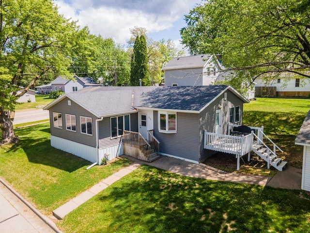 306 Hiawatha Dr E, Wabasha, MN 55981 - view of front facade featuring a front yard, roof with shingles, and a deck