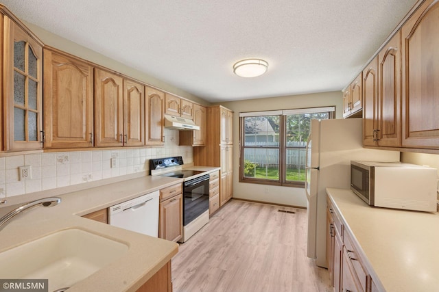 7475 110th St W, Bloomington, MN 55438 - kitchen with electric range oven, under cabinet range hood, dishwasher, stainless steel microwave, and a sink
