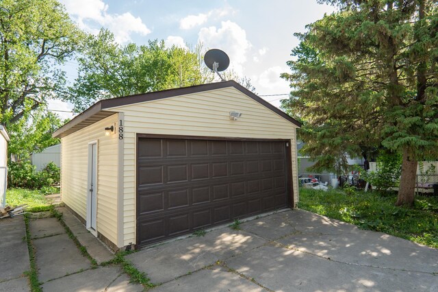 188 Wyoming St E, Saint Paul, MN 55107 - view of detached garage
