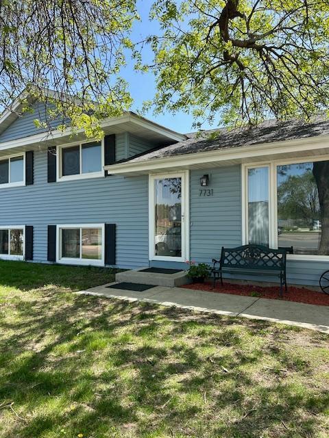 7731 80th St S, Cottage Grove, MN 55016 - view of front of property featuring a front yard