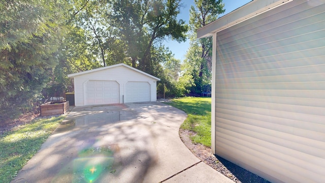 711 3rd St SE, Willmar, MN 56201 - view of detached garage