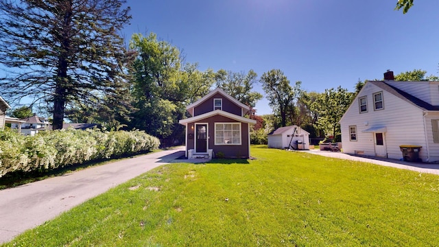 711 3rd St SE, Willmar, MN 56201 - view of grassy yard featuring an outdoor structure