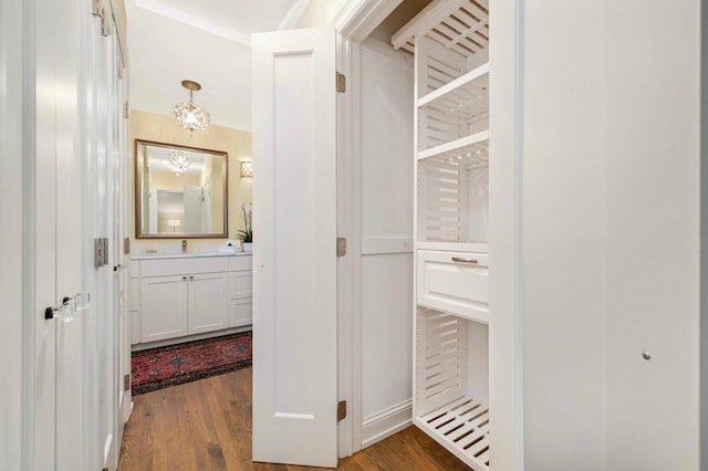 28 Greenway Gables, Minneapolis, MN 55403 - corridor featuring dark wood finished floors and baseboards