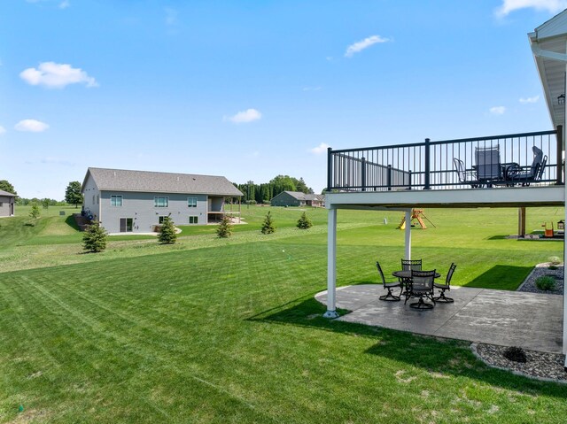 409 10th St NW, Dodge Center, MN 55927 - view of grassy yard featuring a patio