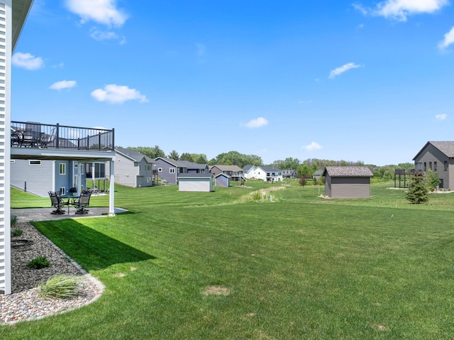 409 10th St NW, Dodge Center, MN 55927 - view of grassy yard featuring a residential view and a patio area