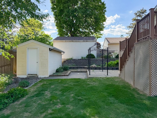 view of yard featuring a storage shed and an outdoor structure