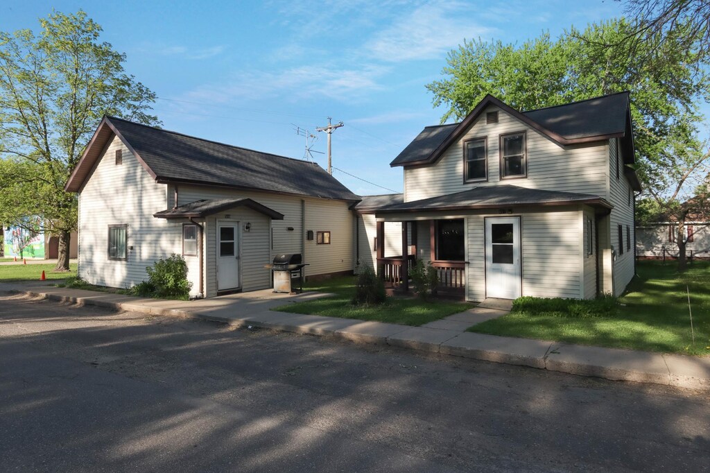 607 Wilson St, Downing, WI 54734 - view of front of home featuring covered porch
