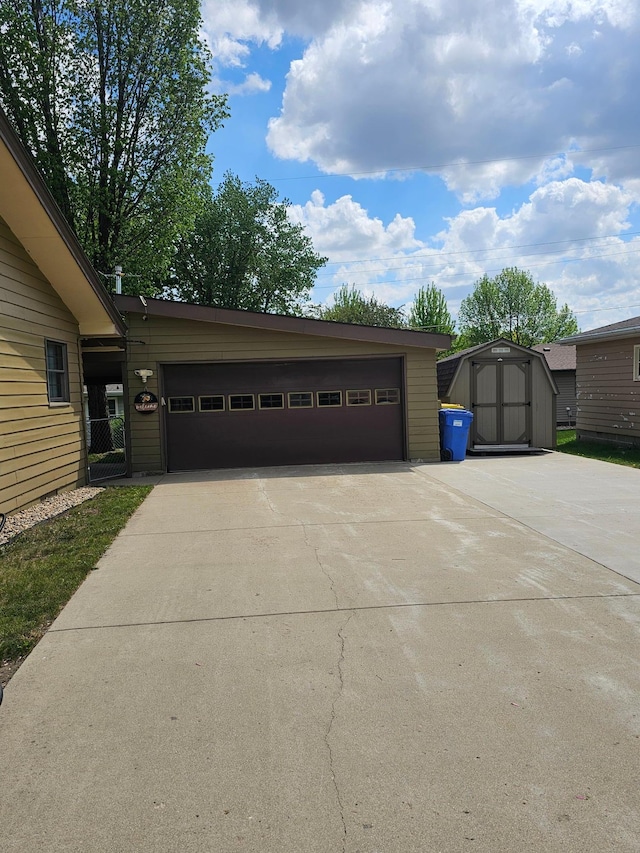 1005 8th Ave SW, Pipestone, MN 56164 - garage featuring a storage shed and driveway