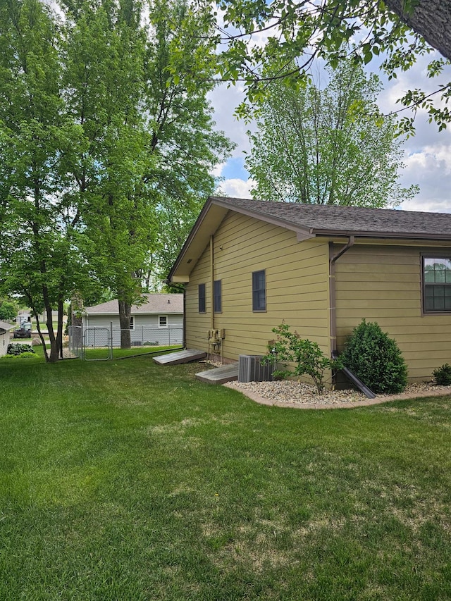 1005 8th Ave SW, Pipestone, MN 56164 - view of property exterior with cooling unit