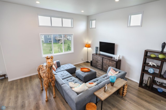 living room featuring plenty of natural light, recessed lighting, and baseboards