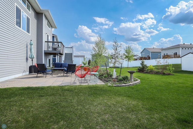 view of yard with a patio, outdoor lounge area, and a residential view