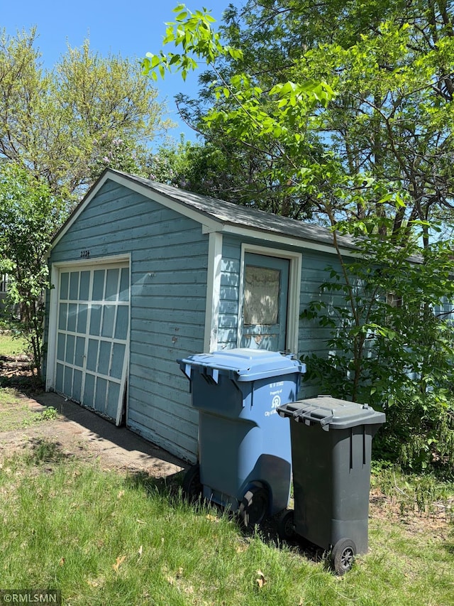 2224 42nd St, Minneapolis, MN 55407 - view of outbuilding with an outdoor structure