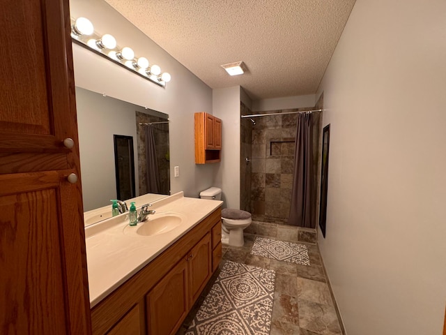 6158 Forest Boulevard Trl, Wyoming, MN 55092 - full bath with toilet, tiled shower, a textured ceiling, and vanity