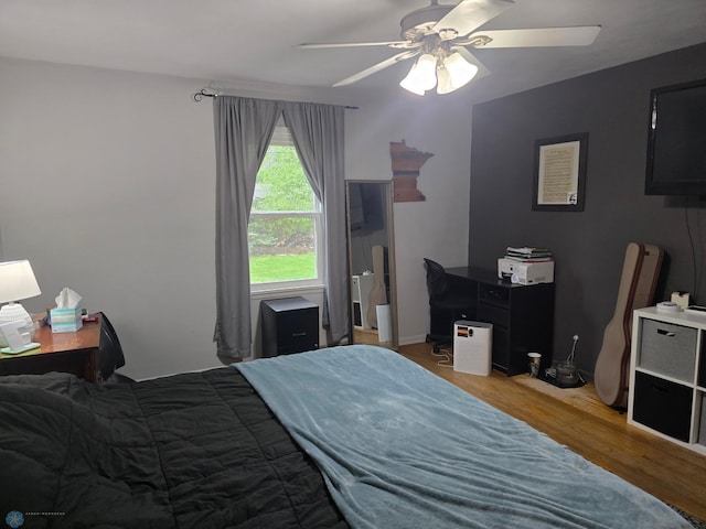 2105 7th St S, Moorhead, MN 56560 - bedroom featuring light wood-type flooring, ceiling fan, and a desk