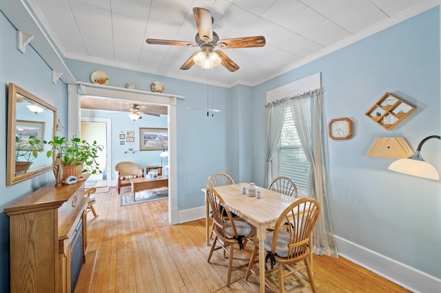 dining space with ceiling fan, light wood-style flooring, baseboards, and crown molding