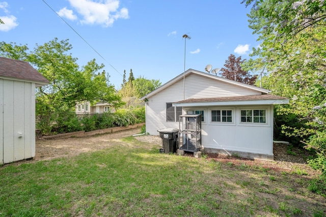 rear view of house featuring an outdoor structure