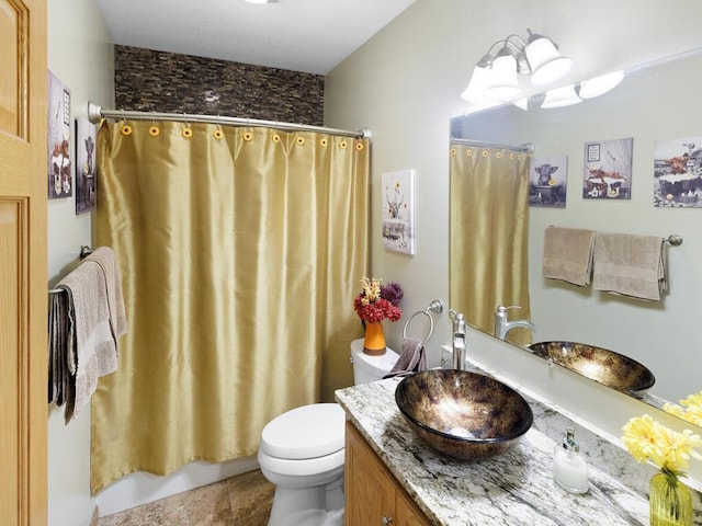 9386 Jennifer Ct, Chisago Lake Twp, MN 55013 - full bathroom featuring vanity, toilet, a chandelier, and shower / bath combo with shower curtain