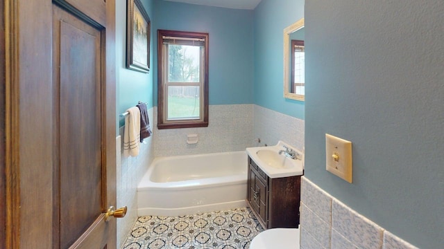 2559 Westview Ter, Hopkins, MN 55305 - bathroom featuring a bath and vanity