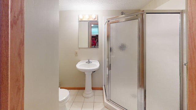 2559 Westview Ter, Hopkins, MN 55305 - full bath featuring tile patterned flooring, a shower stall, and a textured ceiling