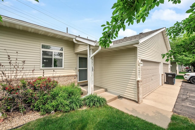 1527 Dublin Ct, Shakopee, MN 55379 - view of side of property featuring an attached garage, driveway, and brick siding