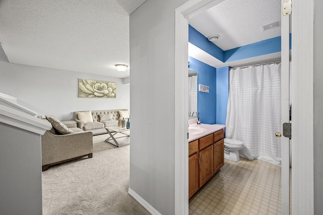 1527 Dublin Ct, Shakopee, MN 55379 - full bath with vanity, a textured ceiling, toilet, and a shower with curtain