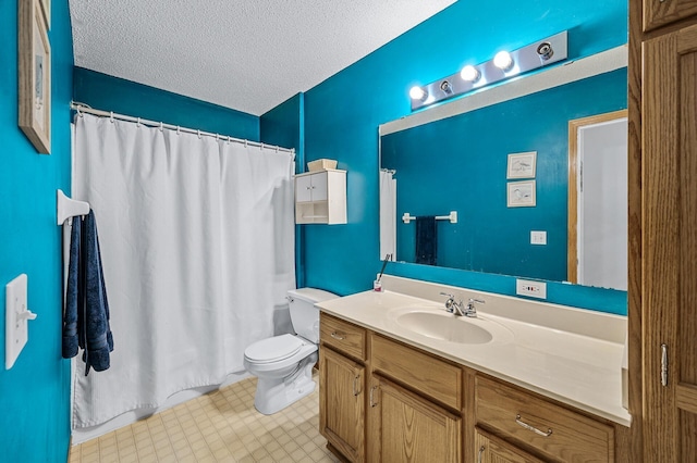 1527 Dublin Ct, Shakopee, MN 55379 - bathroom featuring vanity, toilet, a textured ceiling, and a shower with curtain