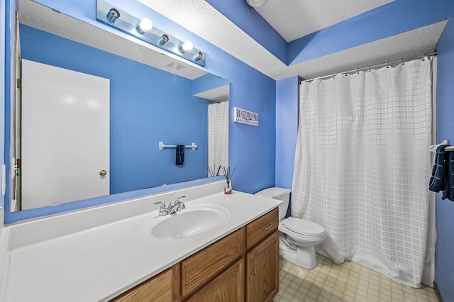 1527 Dublin Ct, Shakopee, MN 55379 - bathroom featuring toilet, vanity, and curtained shower