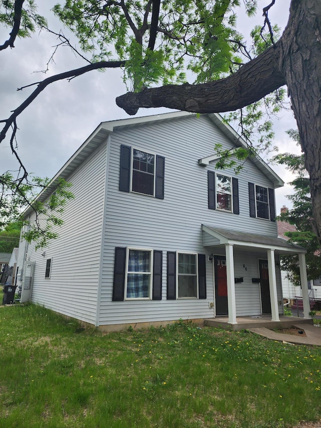 66 Stevens St E, Saint Paul, MN 55107 - view of front of home with a front lawn
