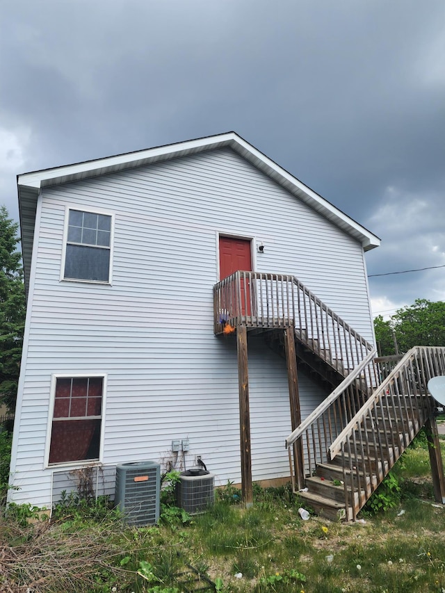 66 Stevens St E, Saint Paul, MN 55107 - view of side of home featuring central AC