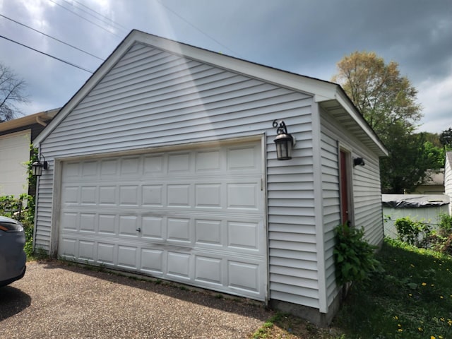 66 Stevens St E, Saint Paul, MN 55107 - view of garage
