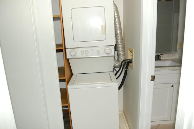 7600 157th St W Unit 307, Apple Valley, MN 55124 - laundry room featuring stacked washer / drying machine