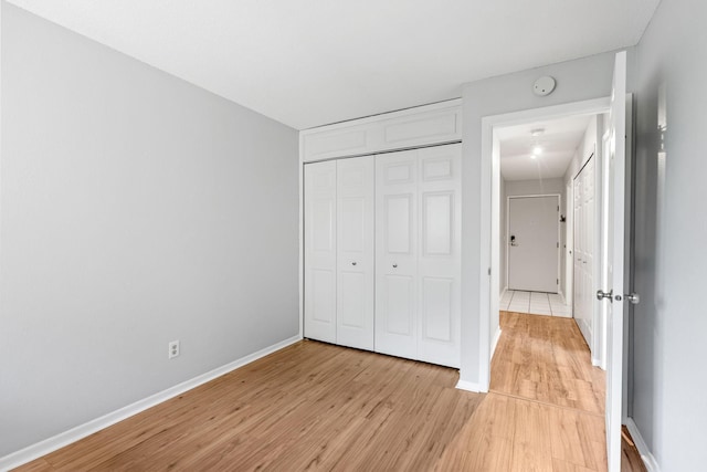 3425 Golfview Dr Unit 308, Eagan, MN 55123 - unfurnished bedroom with light wood finished floors, a closet, and baseboards