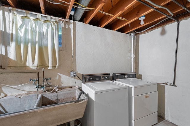3801 Vandan Rd, Minnetonka, MN 55345 - laundry area featuring washer and dryer