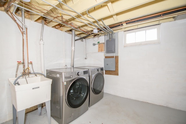 1904 Saunders Ave, Saint Paul, MN 55116 - laundry area featuring independent washer and dryer and electric panel
