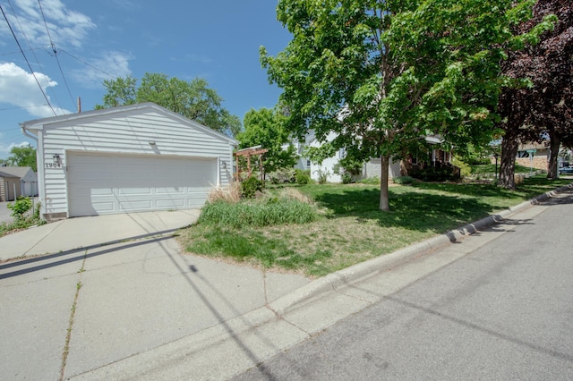 1904 Saunders Ave, Saint Paul, MN 55116 - view of front facade featuring a front lawn and a garage