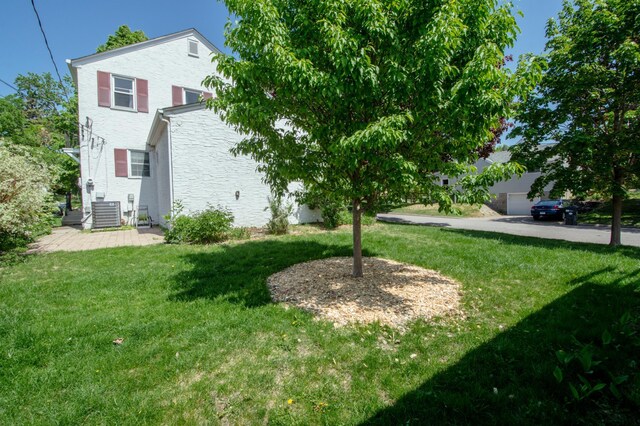1904 Saunders Ave, Saint Paul, MN 55116 - view of grassy yard with central air condition unit