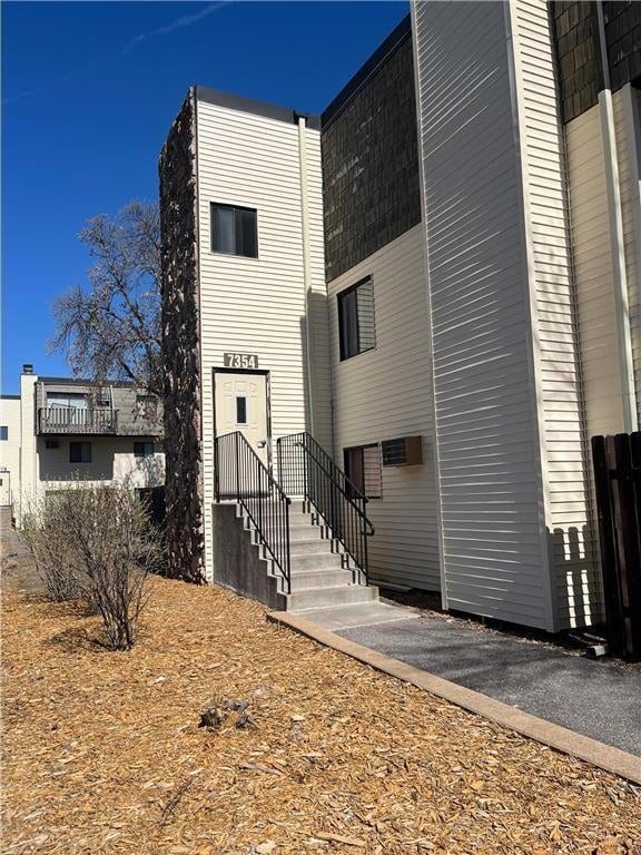 7354 72nd Ln N Unit 324, Brooklyn Park, MN 55428 - view of property exterior