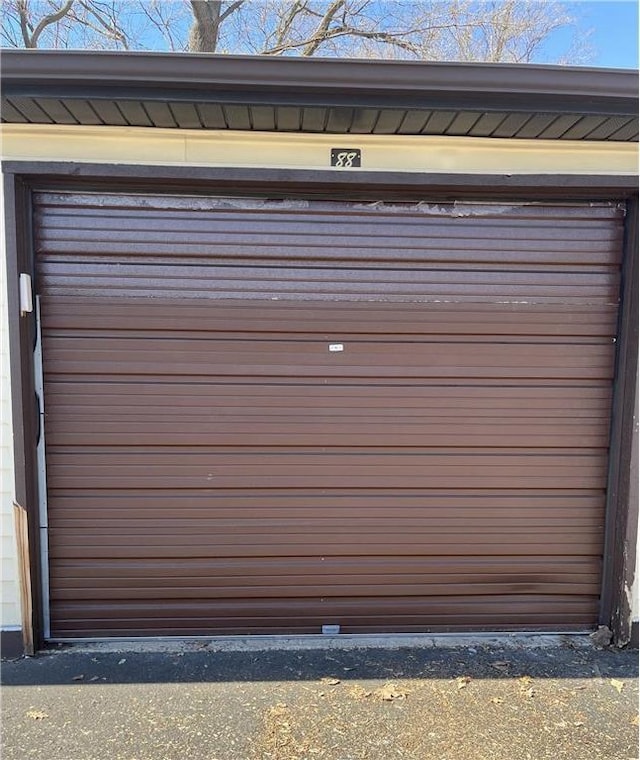 7354 72nd Ln N Unit 324, Brooklyn Park, MN 55428 - view of garage