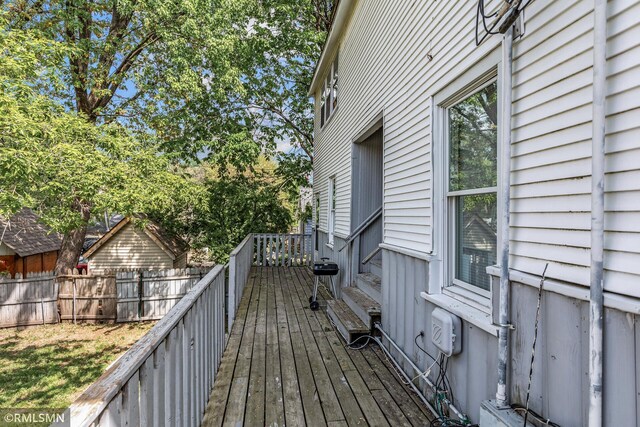 485 Belvidere St E, Saint Paul, MN 55107 - wooden deck with fence