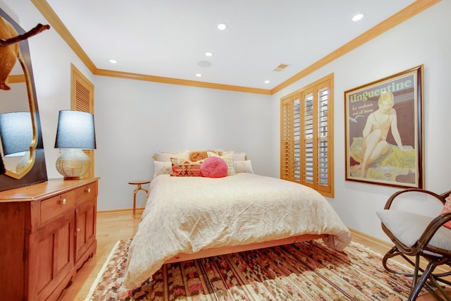 10014 Cove Dr, Hopkins, MN 55305 - bedroom featuring ornamental molding, recessed lighting, light wood-type flooring, and baseboards