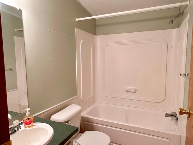 33363 Gardenview Dr, Sturgeon Lake, MN 55783 - full bathroom with toilet, shower / bathtub combination, and vanity