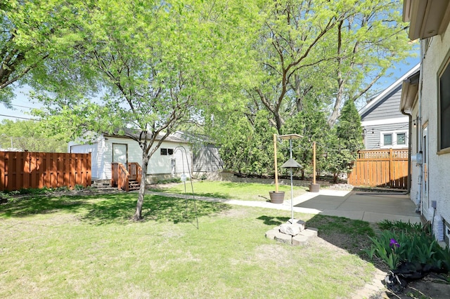 view of yard featuring a patio
