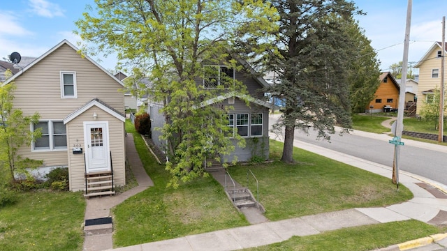 301 3rd St, Nashwauk, MN 55769 - view of front facade with entry steps and a front yard