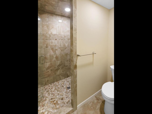 17394 Sunset Trl SW, Prior Lake, MN 55372 - bathroom featuring a stall shower, baseboards, toilet, and marble finish flooring