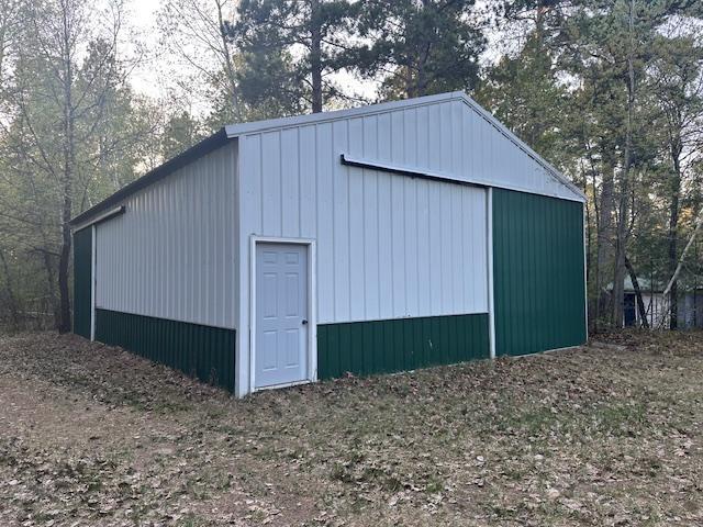 view of outdoor structure featuring an outdoor structure