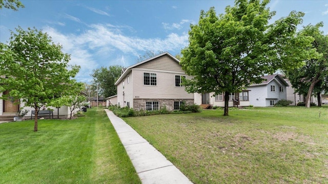 833 19th Ave N, Saint Cloud, MN 56303 - view of front of home with a front yard